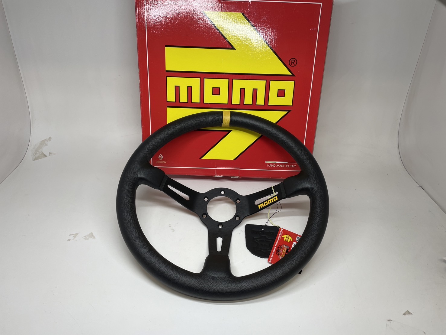 買取】MOMO MOD.08 ステアリングハンドル カーパーツ - 名古屋で質屋・買取なら創業86年の質屋鈴木