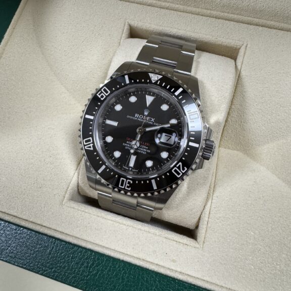 【宅配買取】ロレックス　シードゥエラー　126600　赤シード　BLACK表記　コマ　保2019年5月