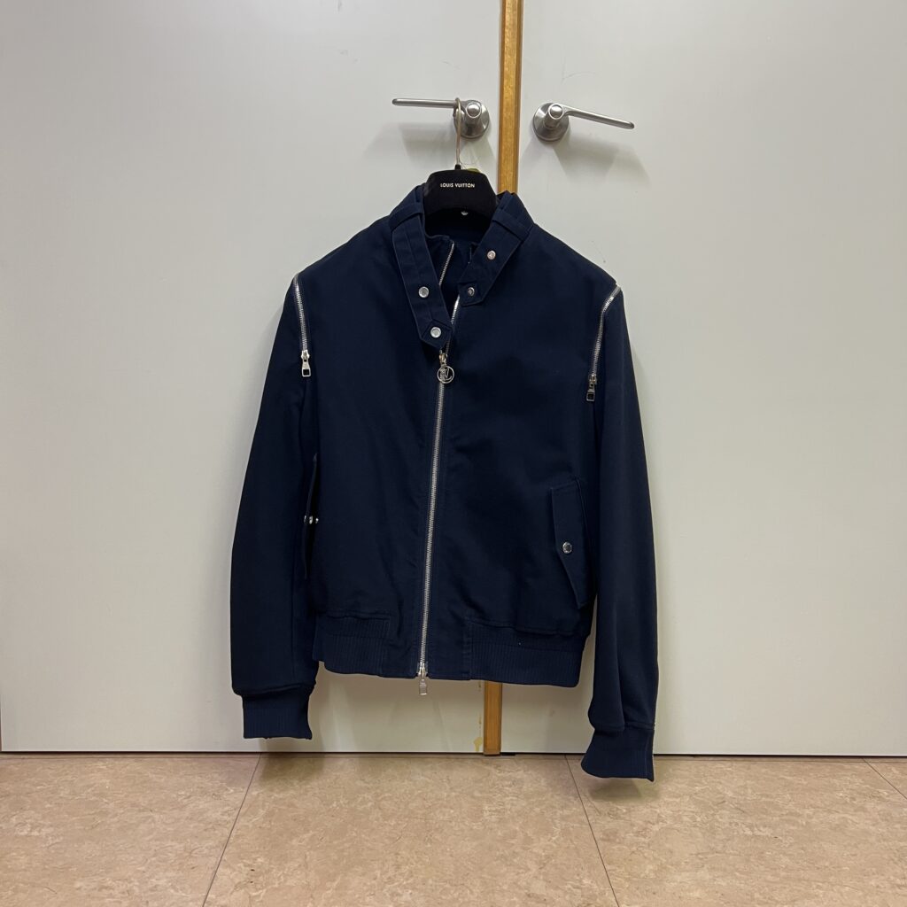 Louis Vuitton ネイビー ブルゾン 買取】ルイヴィトン アパレル ブルゾン ネイビー 48 - 名古屋で質入